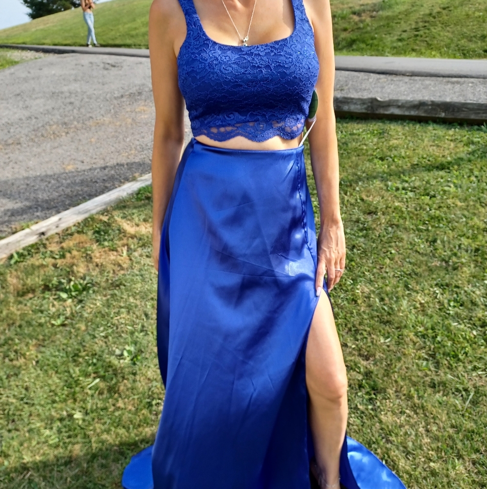 Two piece dress by Windsor that just Stuns!!